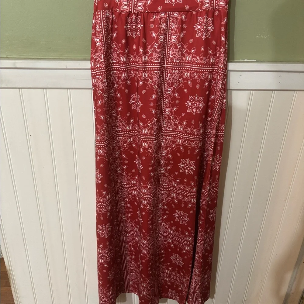 Red and White Maxi Skirt with Bohemian Vibe - elastic waist - Picture 2 of 2